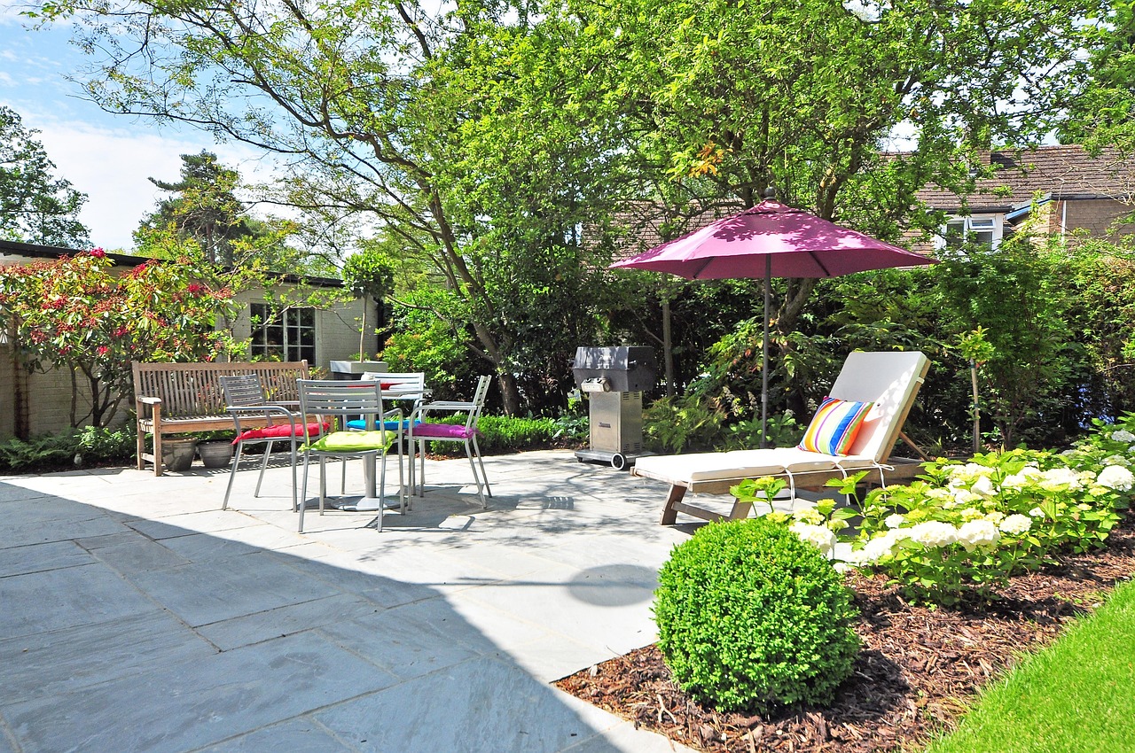 garden, house, green, yard, grass, gardening, plant, luxury, nature, spring, modern house exterior-1680802.jpg